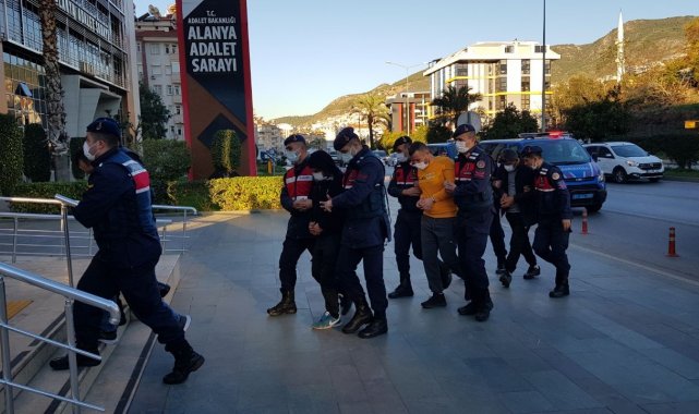 Alanya'da torbacılara jandarmadan şafak operasyonu: 15 gözaltı