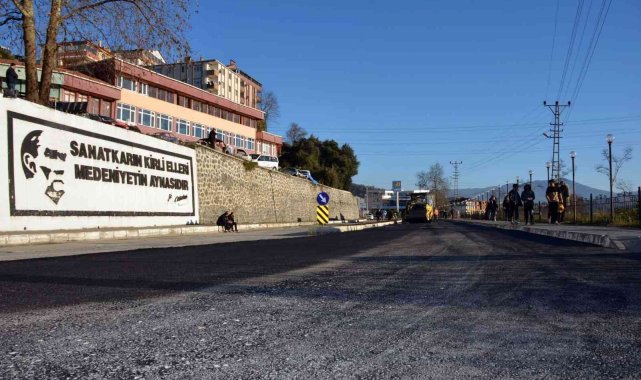 Alaplı'da pazaryeri yolu asfaltlandı