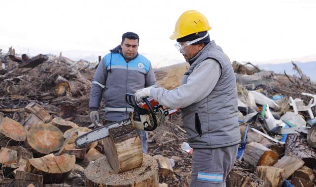 Alaşehir Belediyesi soğuk günlerde ihtiyaç sahiplerini unutmadı