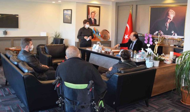 Aliağa'da halk günü: Kaymakam Karaman, makamında sorunları dinliyor