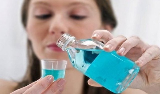 Alkollü gargaralar ağız kokusu yapıyor