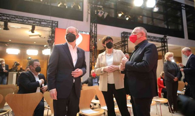 Almanya'da Sosyal Demokratlar koalisyon protokolünü onayladı