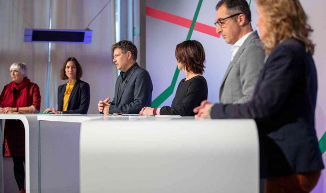 Almanya'da Yeşiller koalisyon protokolünü onayladı