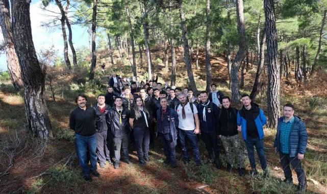 Altıeylül'lü gençler doğa yürüyüşü düzenledi