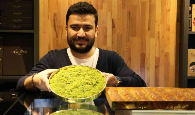Altın tepside baklava 2,5 milyon lira