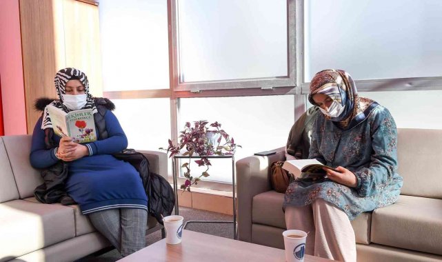 Altındağ'da kütüphanede kitap kahve günü
