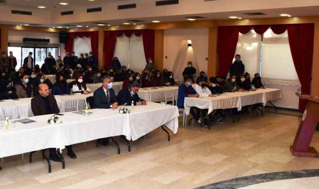 Altınova'da lise öğrencileriyle buluşan Yalova Valisi Muammer Erol: