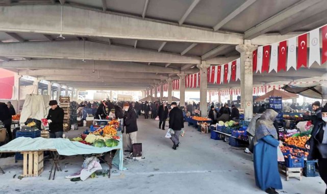 Altıntaş&#039;ta modern Kapalı Pazar Yeri hizmete girdi