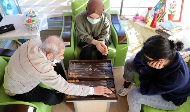 Alzaymır hastalarına üniversiteli desteği