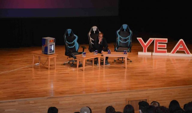 Anadolu Üniversitesi İletişim Kulübü'nden "Streamers" etkinliği