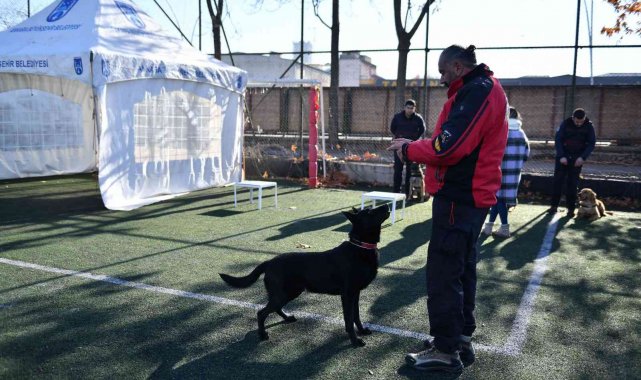 Ankara İtfaiyesi arama kurtarma köpeklerinin başarısı kanıtlandı