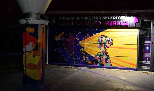 Ankara'da kadın sanatçılar duvarları Mor Haritam uygulaması ile renklendirdi