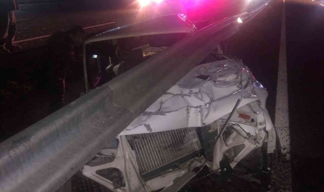 Ankara'da otomobil beton mikserine arkadan çarptı: 3 yaralı