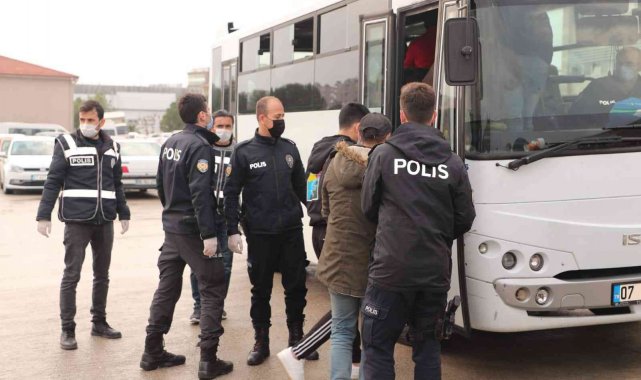 Antalya'da çeşitli suçlardan aranan 77 kişi yakalandı