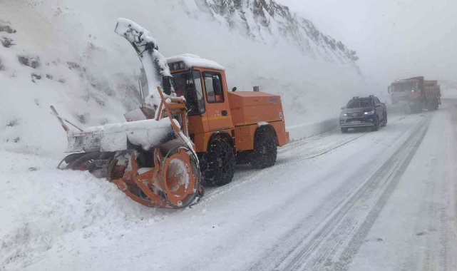 Antalya&#039;da kar yağışı etkili oluyor