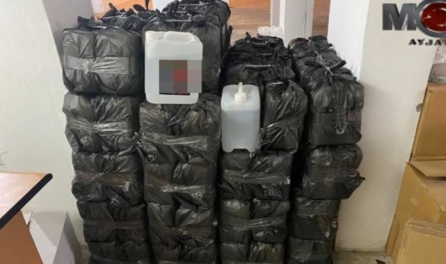 Antalya&#039;da sahte alkol üreten fabrika ve depoya baskın: 8 gözaltı