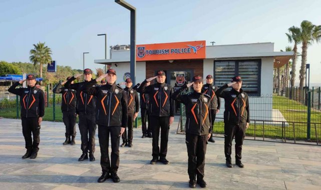 Antalya'da turizm polisi göreve başladı