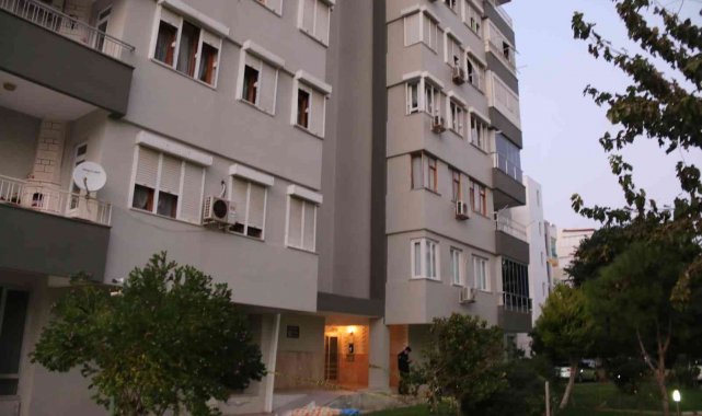 Antalya'da yalnız yaşayan kadın site bahçesinde ölü bulundu