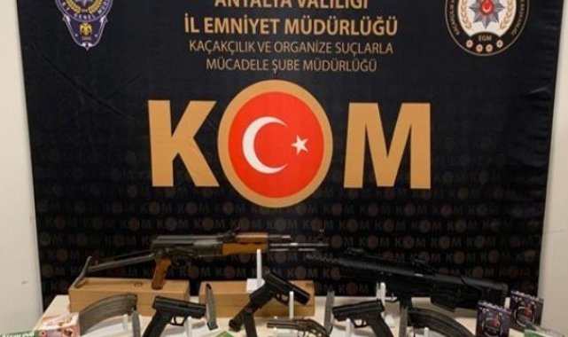 Antalya'da yasadışı silah ticareti operasyonu: 4 gözaltı