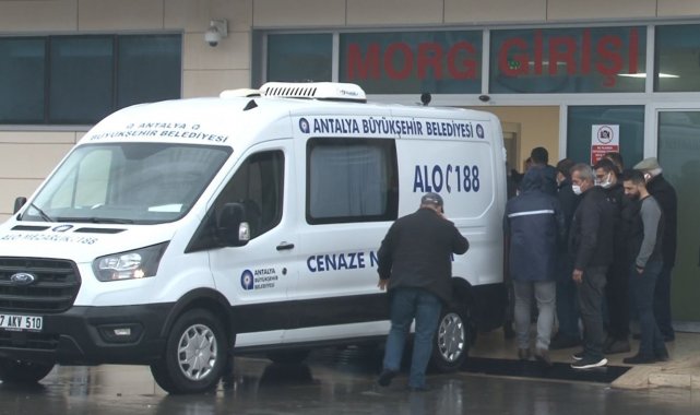 Antalya'da yeni aldığı otomobille eve dönüş yolunda can verdi