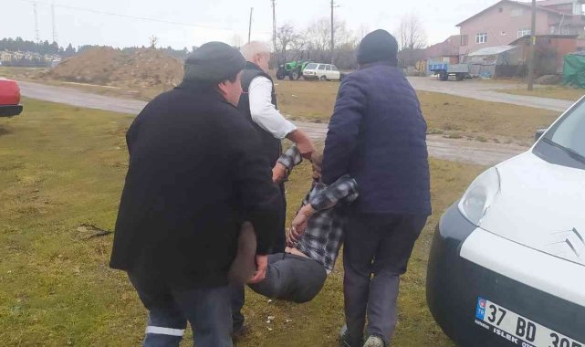 Apartmanda çıkan yangında yaşlı adam hastanelik oldu