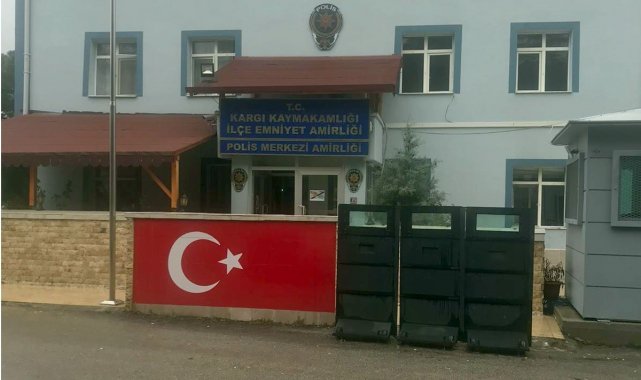 Araçlara dadanan hırsız yakayı ele verdi