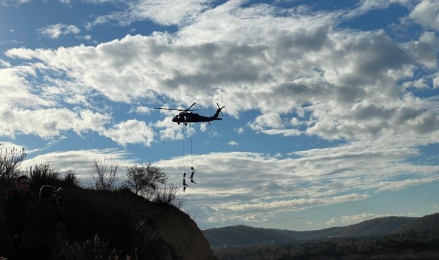 Araziye inen özel harekat polislerinden nefes kesen tatbikat