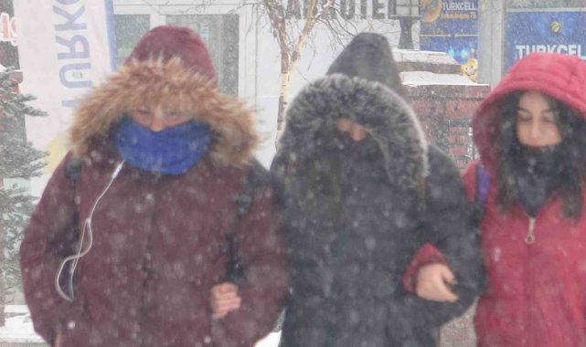 Ardahan güne karla uyandı