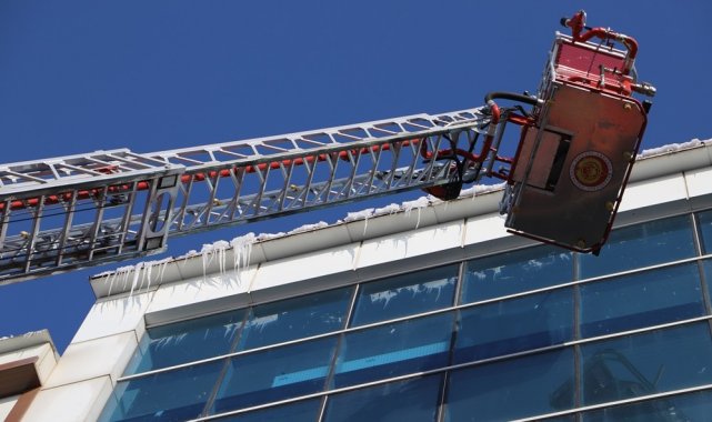 Ardahan'da "buz kırma timi" iş başında