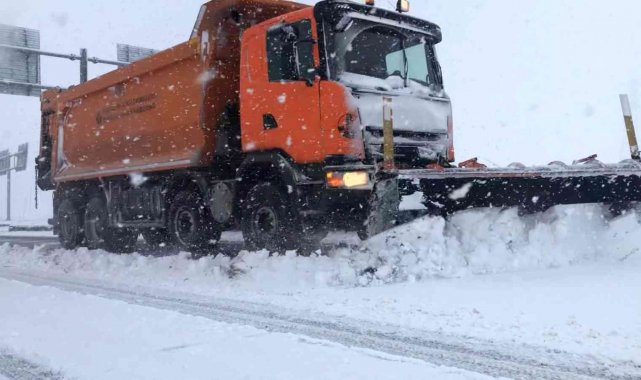 Ardahan'da ulaşıma kar ve tipi engeli