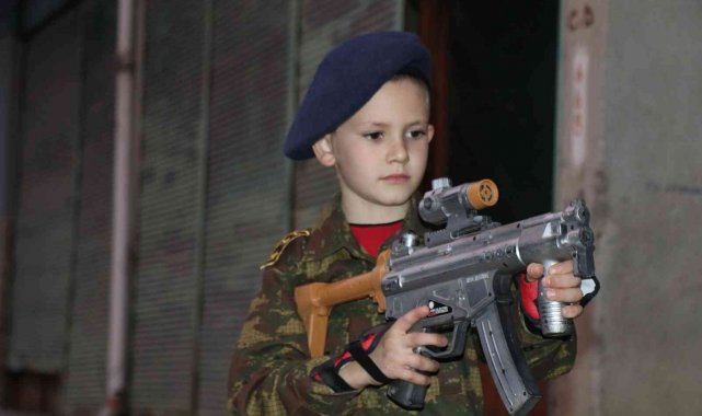 Arif paşadan minik jandarmaya bisiklet jesti