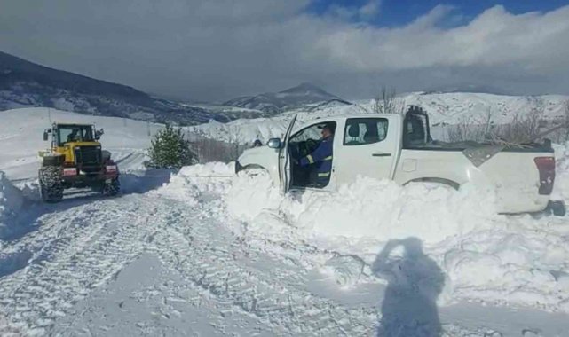 Arıza ihbarına giderken mahsur kalan ekip kurtarıldı