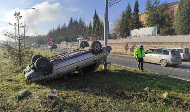 Arkadan çarpıp kaçtı, takla atan otomobilin sürücüsü yaralandı