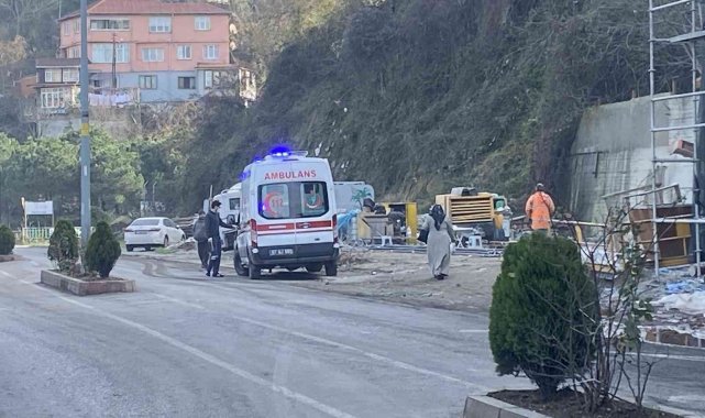 Arkadaşının attığı çivili tahta başına saplandı