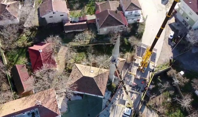 Arnavutköy'de lodosta hasar gören minare yıkılmaya başlandı