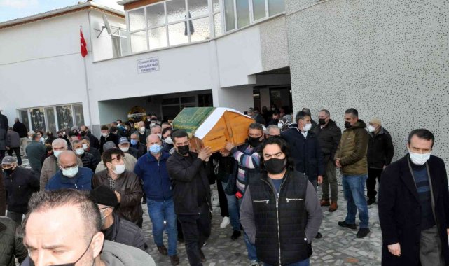 Aşı karşıtlığıyla bilinen doktorun cenazesi toprağa verildi