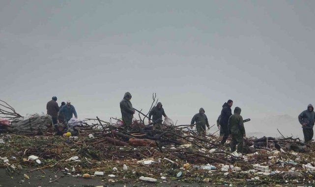 Asi Nehri taştı, bahçeleri bastı