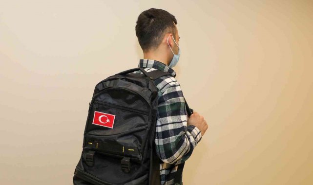 Asker adaylarına Talas&#039;tan çanta hediyesi