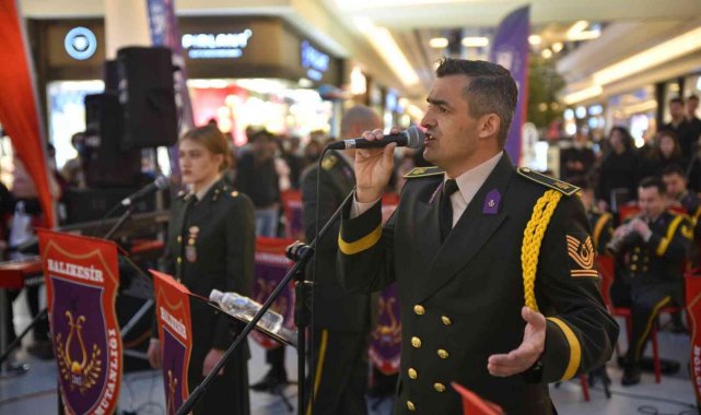 Askeri bandodan anlamlı konser