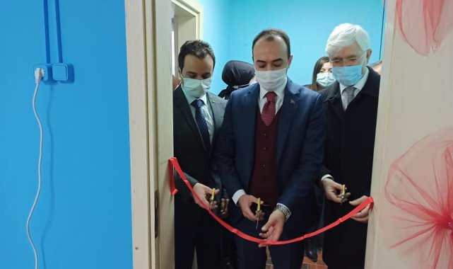 Aslanapa'da yenilenen ilkokul kütüphanesinin açılışı yapıldı