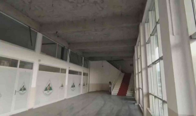 Asma tavanı çöken terminal binasındaki temizleme çalışmaları tamamlandı