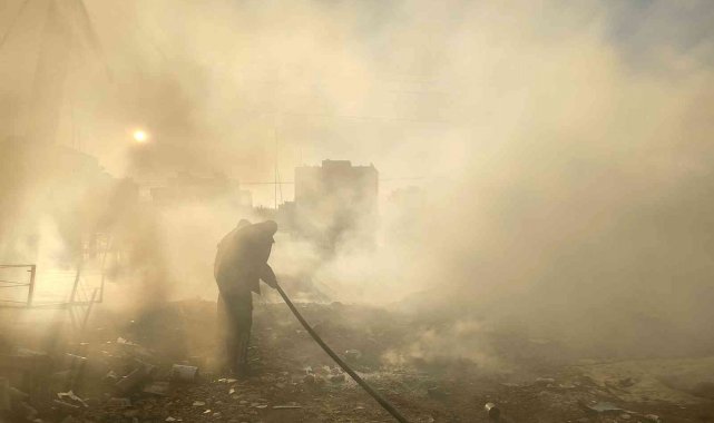 Atık yangını mahalleliyi ayağa kaldırdı