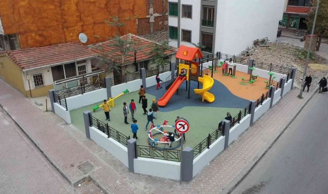 Atıl durumdaki arsaya çocuk parkı yapıldı