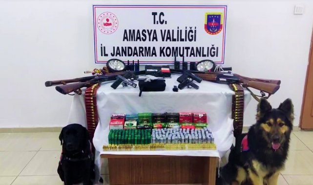 Av tutkunu vatandaşın evinden 'cephanelik' çıktı
