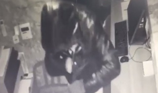 Avcılar&#039;da baklavacıdan hırsızlık anları kamerada