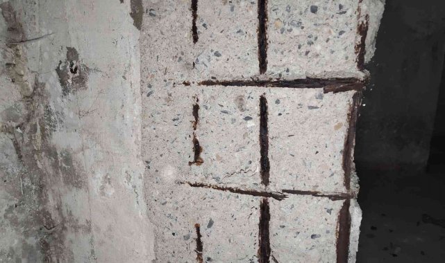 Avcılar'da kolanları çürük olan binadakiler tedirgin