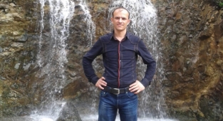 Avlanmak isterken kendini vurdu!