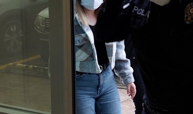 AVM'de mağazadan giysi hırsızlığı