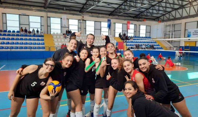 Ayvalıklı kızlar Havran Belediyespor'u namağluptan etti