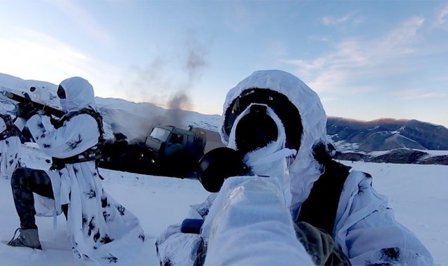 Azerbaycan komandolarından zorlu tatbikat